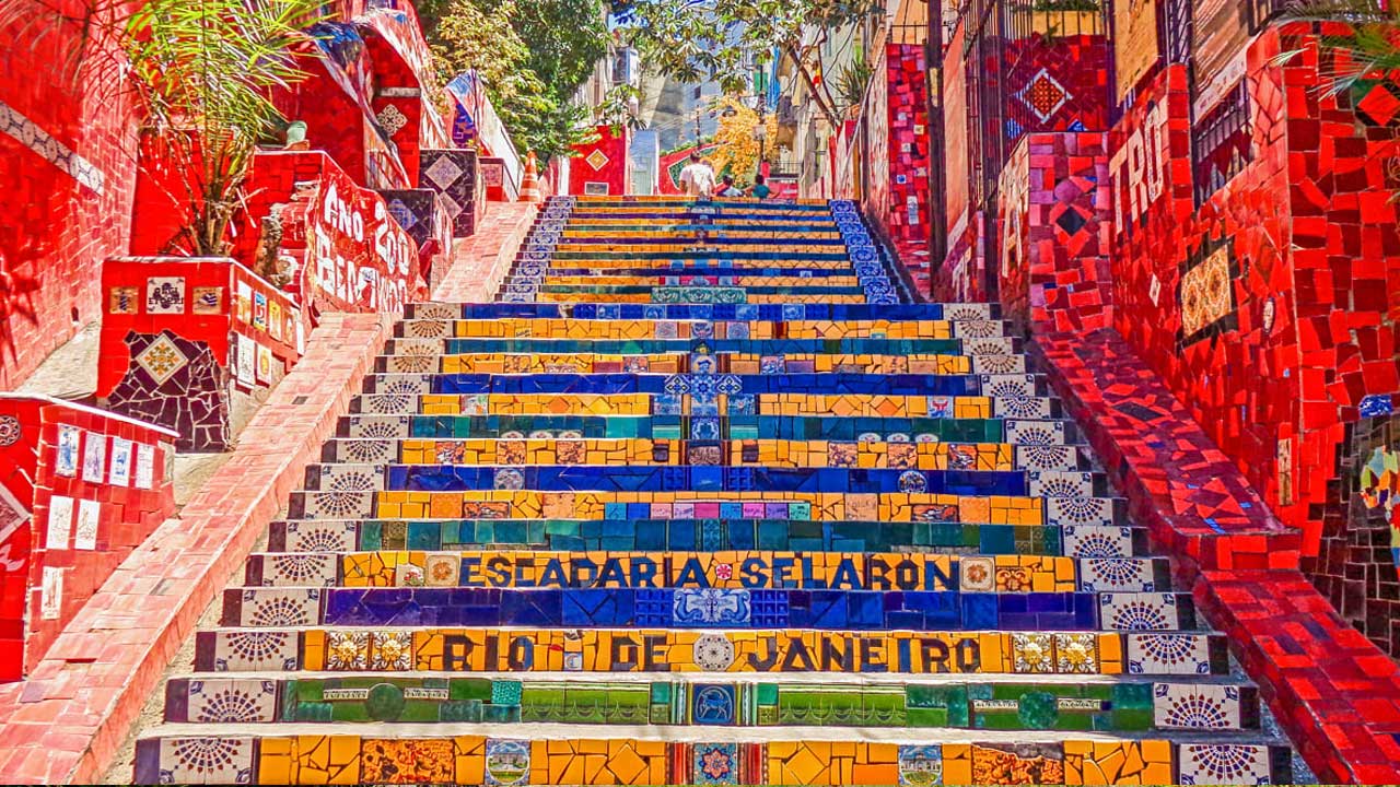 6 ¡Embárcate en una aventura inolvidable en Brasil! Descubre la belleza de Río de Janeiro con sus icónicos paisajes y sumérgete en la relajación de Búzios.