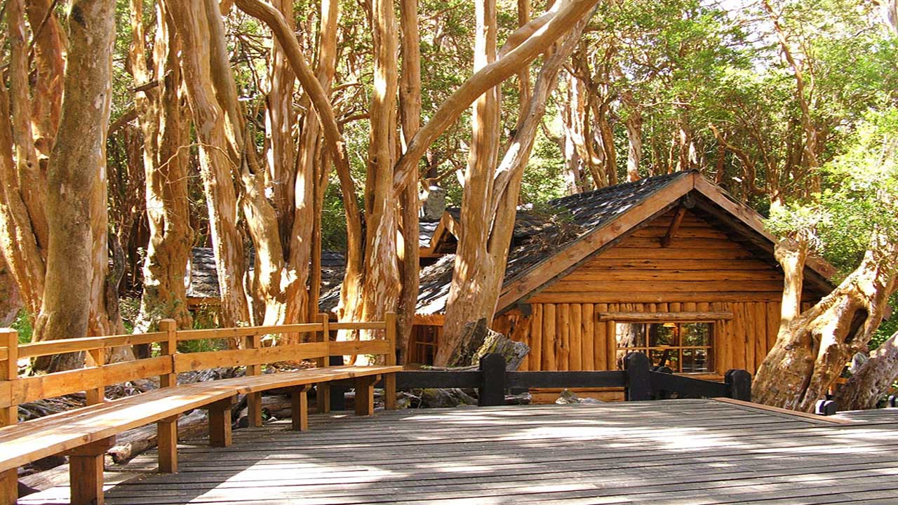 5 Explora Bariloche y sus alrededores en este emocionante tour de 4 días. Disfruta de vistas panorámicas, excursiones a islas y bosques centenarios.