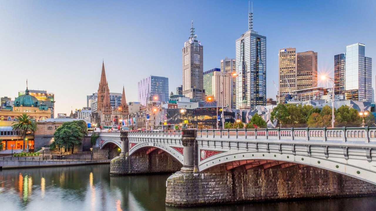 3 Embárcate en una aventura única hacia los paisajes impresionantes de Nueva Zelanda y Australia.